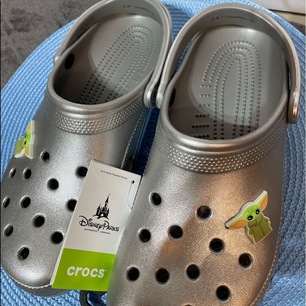 Disney Parks Star Wars Adult Mandalorian The Child Silver Crocs 9 M / 11 W NWT